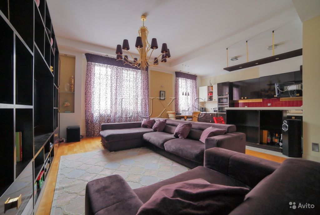 Продам квартиру 4-к квартира 140 м² на 2 этаже 8-этажного монолитного дома в Москве. Фото 1