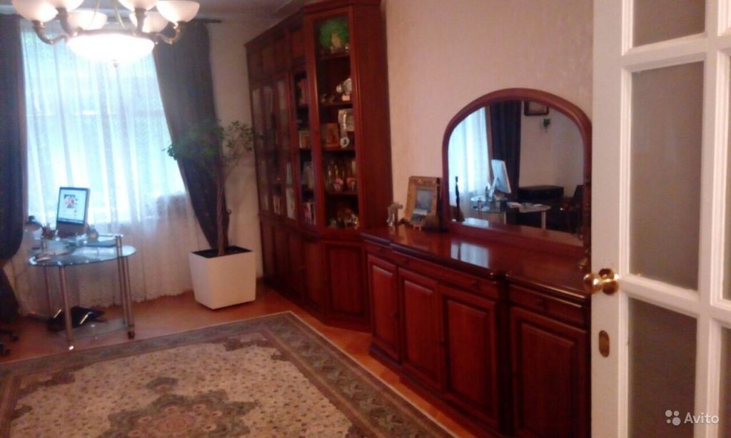 Продам квартиру 4-к квартира 99 м² на 3 этаже 5-этажного кирпичного дома в Москве. Фото 1