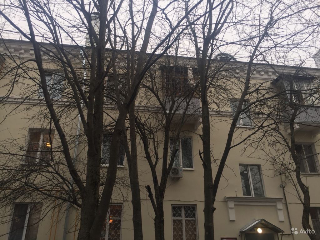 Продам квартиру 4-к квартира 92 м² на 1 этаже 3-этажного кирпичного дома в Москве. Фото 1