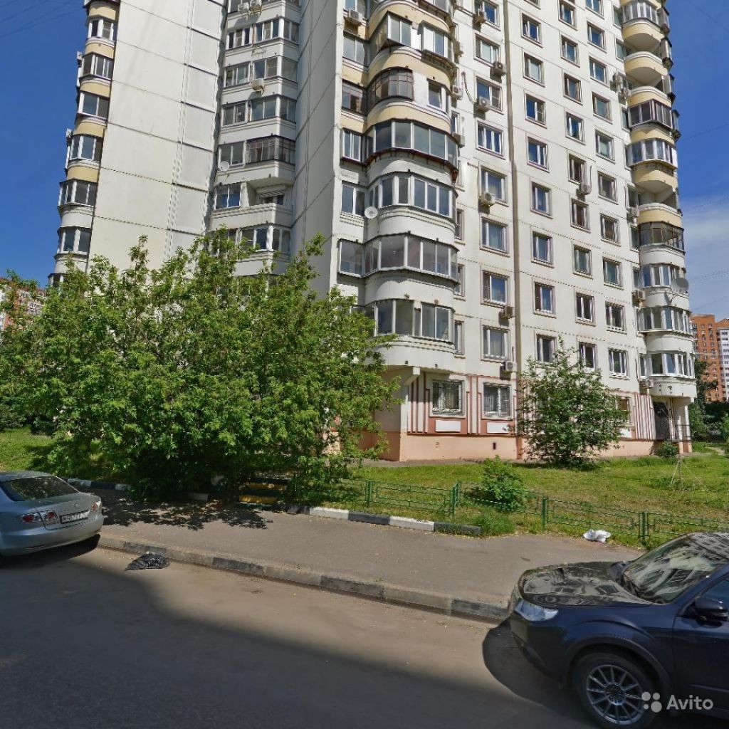 Продам квартиру 4-к квартира 96 м² на 1 этаже 17-этажного панельного дома в Москве. Фото 1