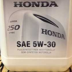 Хонда рекомендует масло. Honda Marine 5w30. Масло Хонда 5w30. Масло Хонда для лодочных моторов 4т 10w30. Масло Хонда для лодочных моторов 5w30.