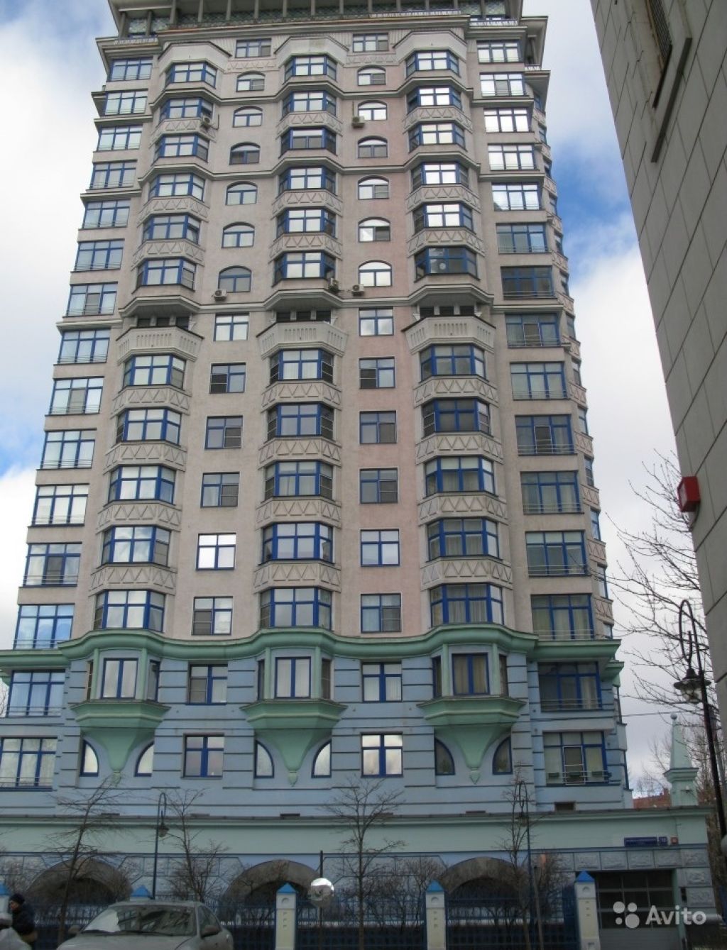 Сдам квартиру 3-к квартира 133 м² на 5 этаже 20-этажного монолитного дома в Москве. Фото 1
