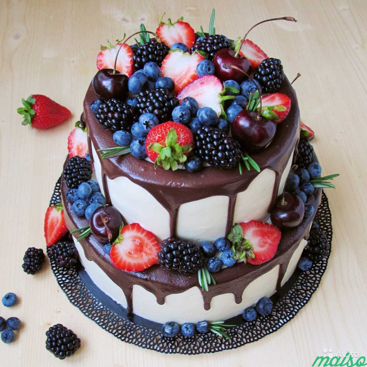 Красивые торты. Фруктовый торт. Торт с ягодами. Двухъярусный торт с фруктами.