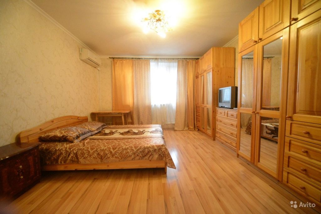 Сдам квартиру посуточно 1-к квартира 36 м² на 11 этаже 17-этажного кирпичного дома в Москве. Фото 1