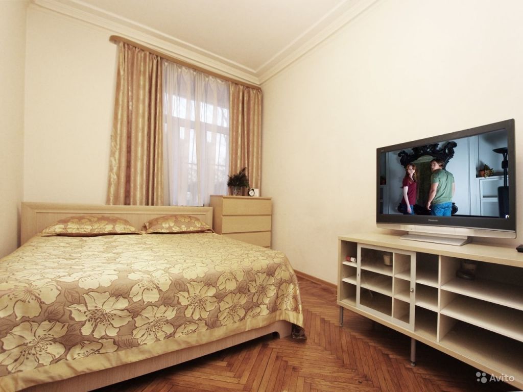 Сдам квартиру посуточно 2-к квартира 48 м² на 2 этаже 5-этажного кирпичного дома в Москве. Фото 1
