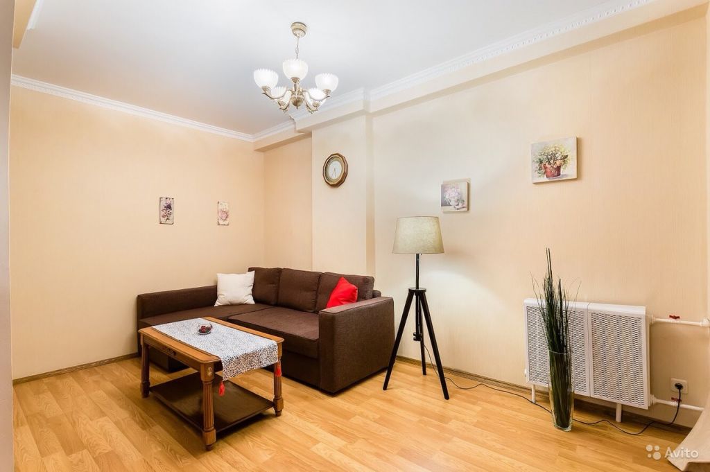 Сдам квартиру посуточно 3-к квартира 70 м² на 2 этаже 5-этажного кирпичного дома в Москве. Фото 1
