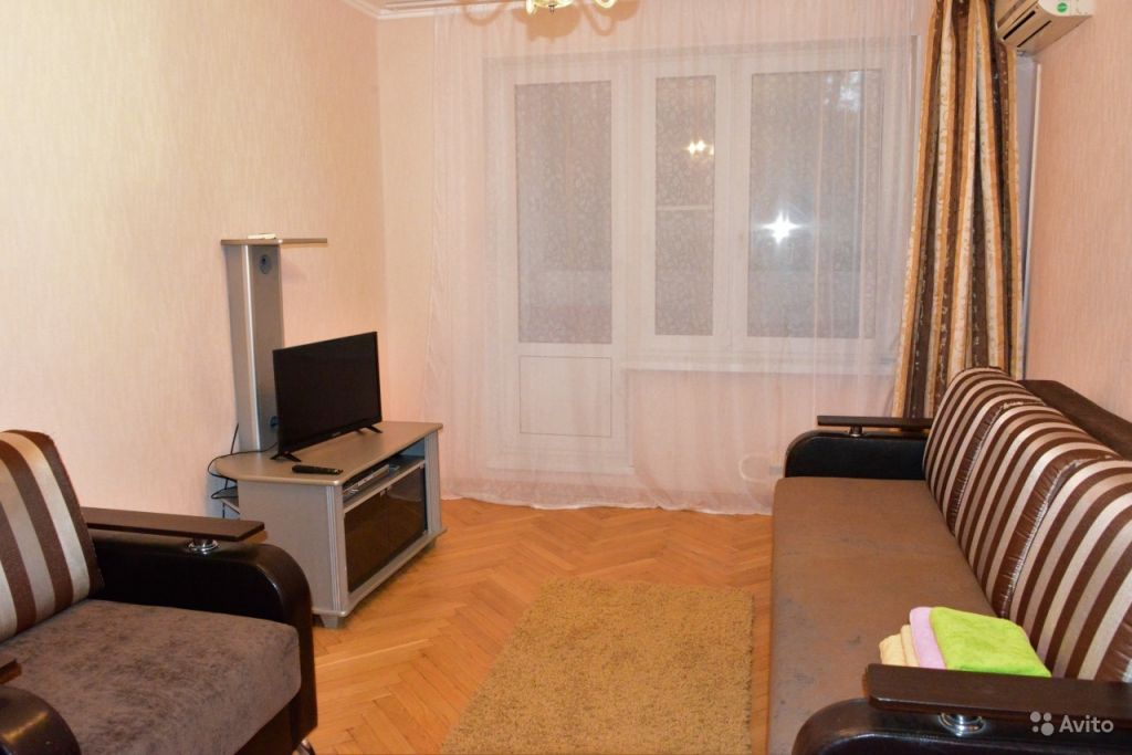 Сдам квартиру посуточно 1-к квартира 38 м² на 3 этаже 8-этажного блочного дома в Москве. Фото 1