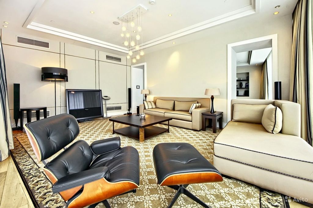 Сдам квартиру посуточно 4-к квартира 220 м² на 49 этаже 62-этажного монолитного дома в Москве. Фото 1