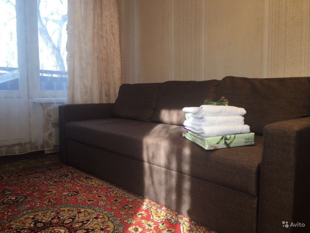 Сдам квартиру посуточно 1-к квартира 35 м² на 3 этаже 5-этажного панельного дома в Москве. Фото 1