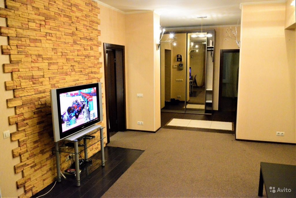 Сдам квартиру посуточно 3-к квартира 96 м² на 4 этаже 12-этажного монолитного дома в Москве. Фото 1