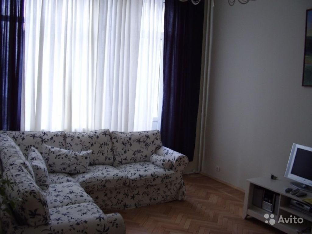 Сдам квартиру посуточно 2-к квартира 45 м² на 2 этаже 9-этажного кирпичного дома в Москве. Фото 1