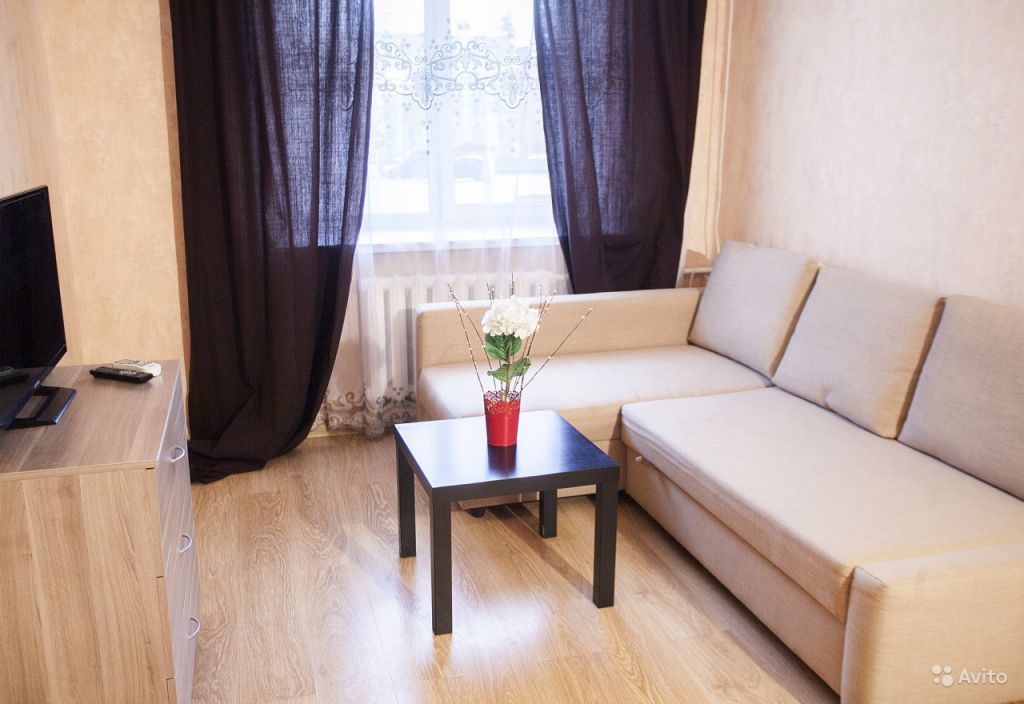 Сдам квартиру посуточно 2-к квартира 47 м² на 2 этаже 9-этажного кирпичного дома в Москве. Фото 1