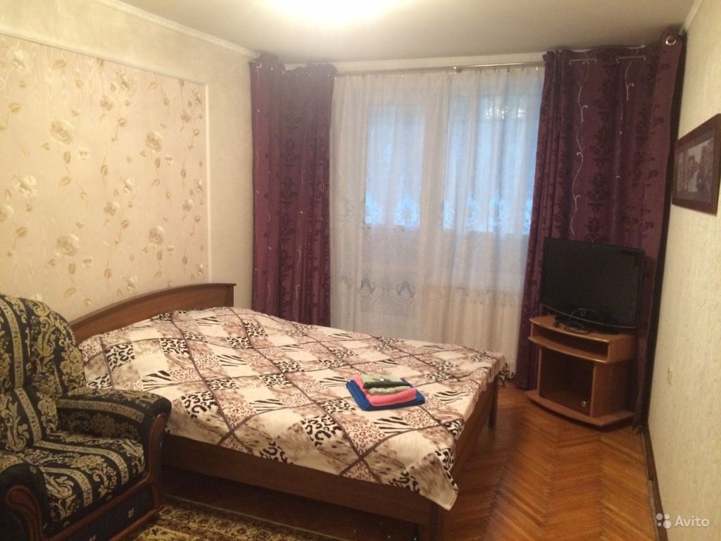Сдам квартиру посуточно 1-к квартира 40 м² на 2 этаже 6-этажного кирпичного дома в Москве. Фото 1