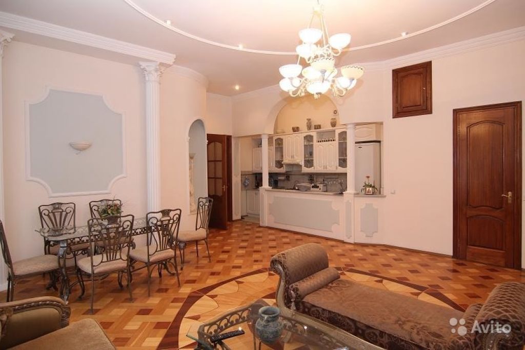 Сдам квартиру посуточно 4-к квартира 89 м² на 4 этаже 9-этажного кирпичного дома в Москве. Фото 1