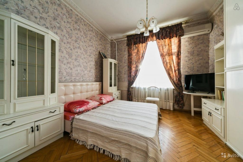 Сдам квартиру посуточно 2-к квартира 55 м² на 6 этаже 10-этажного блочного дома в Москве. Фото 1