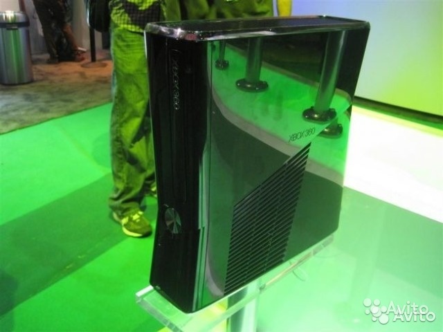 Продаю Xbox 360 Slim прошитый Freeboot 250гб а4309 в Москве. Фото 1
