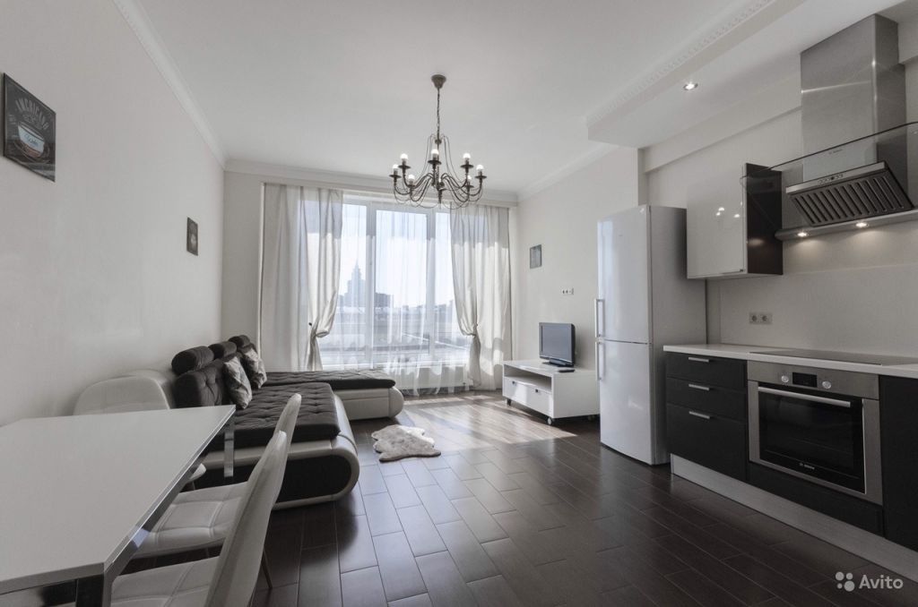 Сдам квартиру посуточно 2-к квартира 71 м² на 6 этаже 32-этажного монолитного дома в Москве. Фото 1