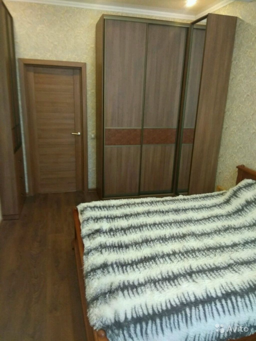 Сдам квартиру посуточно 4-к квартира 100 м² на 3 этаже 5-этажного кирпичного дома в Москве. Фото 1