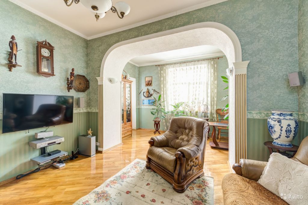 Сдам квартиру посуточно 4-к квартира 98 м² на 5 этаже 9-этажного кирпичного дома в Москве. Фото 1