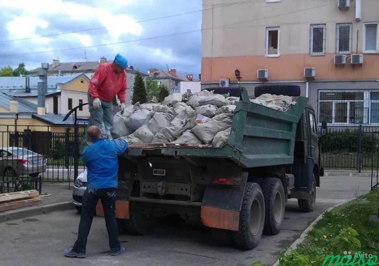 Вывоз спб. Вывоз строительного мусора КАМАЗ. Вывоз мусора КАМАЗ самосвал. Вывоз строймусора ЗИЛ. КАМАЗ 4514 вывоз мусора.