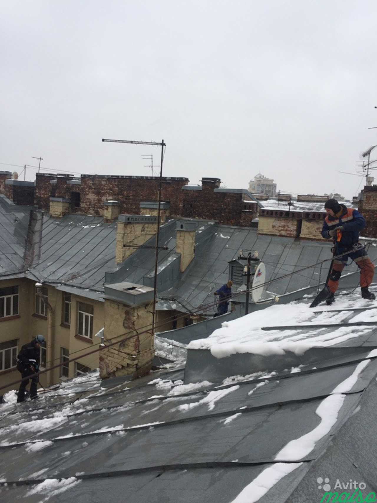 Чистка снега и наледи с крыш. Промышленный альпини в Санкт-Петербурге. Фото 2