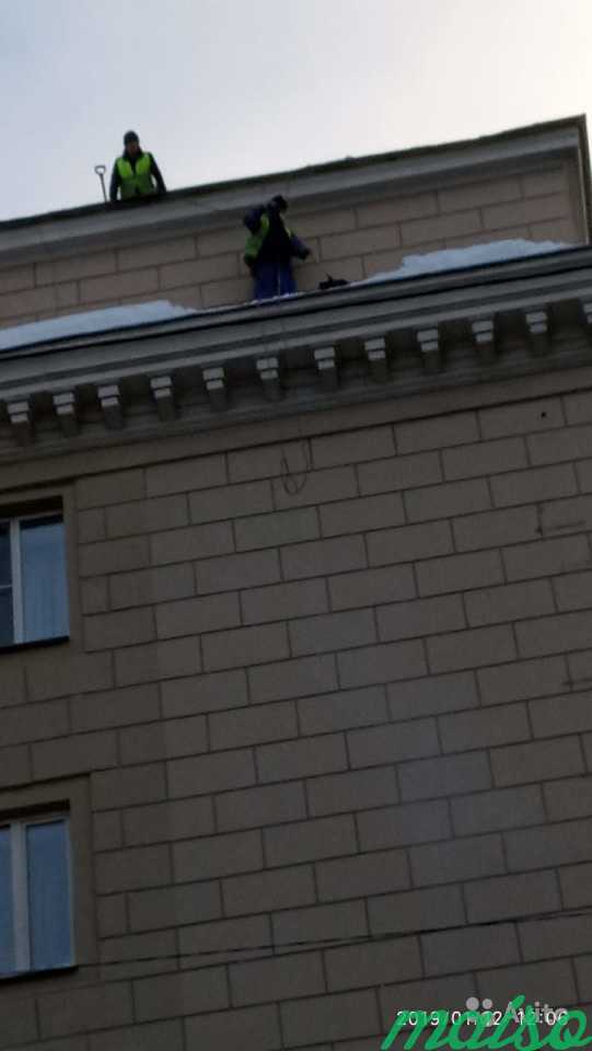 Очистка уборка крыш кровли от снега и наледи в Санкт-Петербурге. Фото 1