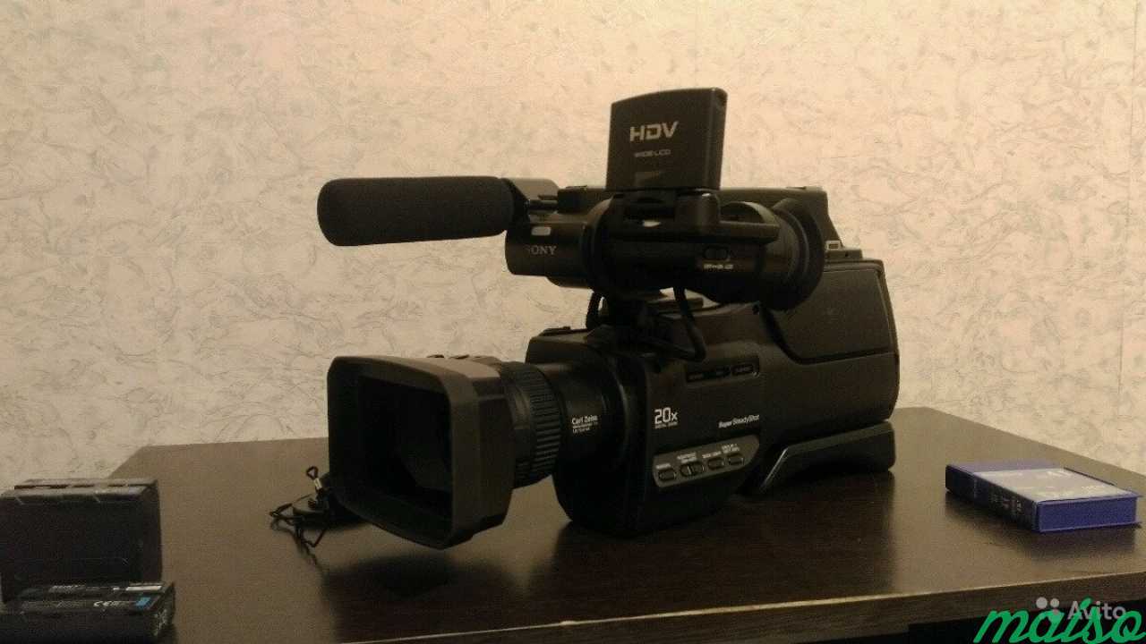 Полупрофессиональная видеокамера Sony HVR-HD1000 в Санкт-Петербурге. Фото 1