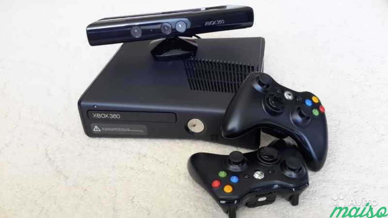 Xbox freeboot sonic. Приставка кинект Xbox 360. Xbox 360 Slim 2 джойстика. Xbox 360 Kinect 2 джойстика. Xbox 360 Slim два геймпада Kinect.