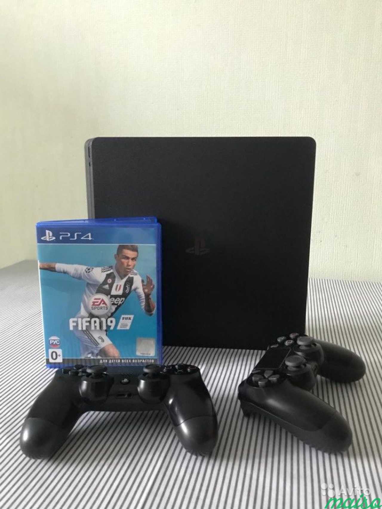 Sony PlayStation 4 1TB fifa19 2 джойстика в Санкт-Петербурге. Фото 1