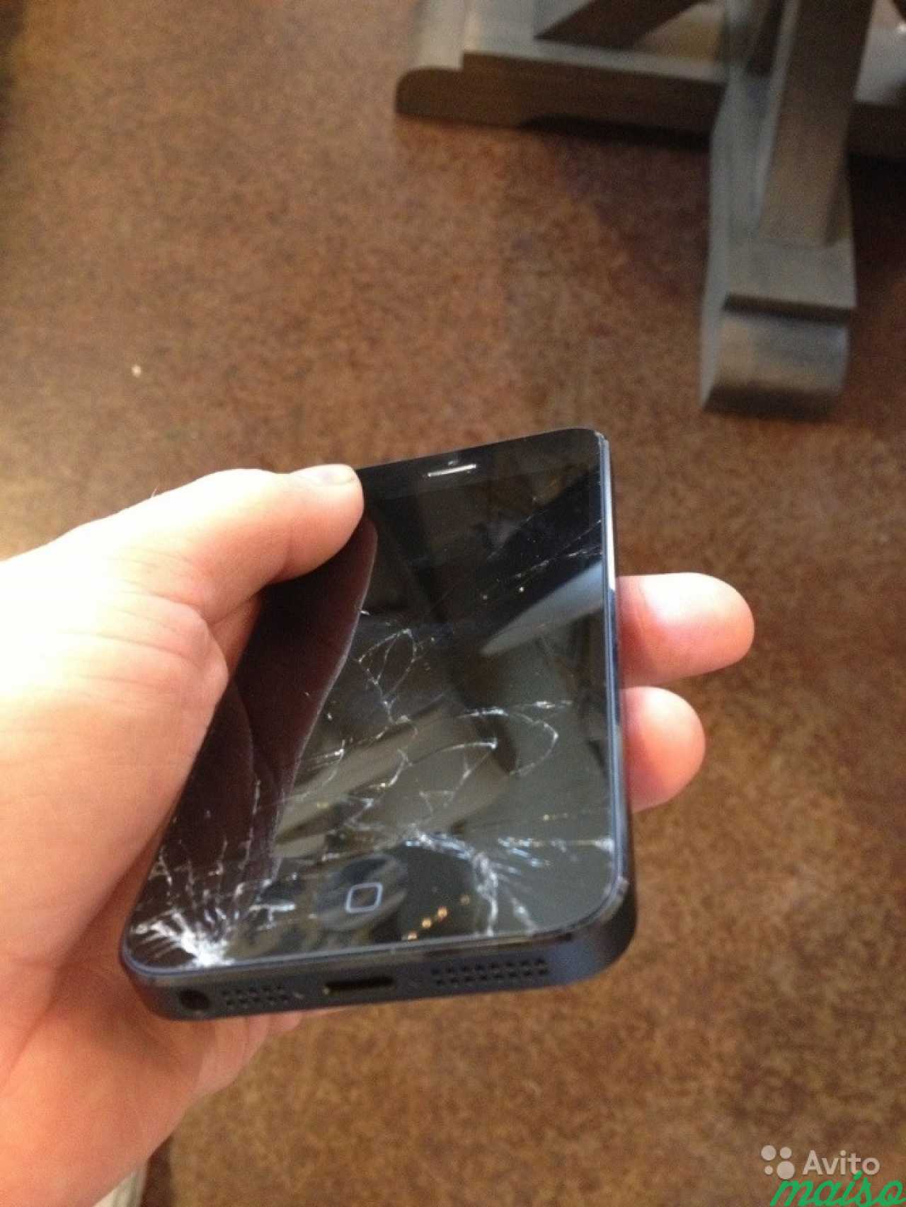Сколько стоит разбитый. Разбитый смартфон. Разбитый айфон. Разбитые айфоны. Сломанный смартфон.