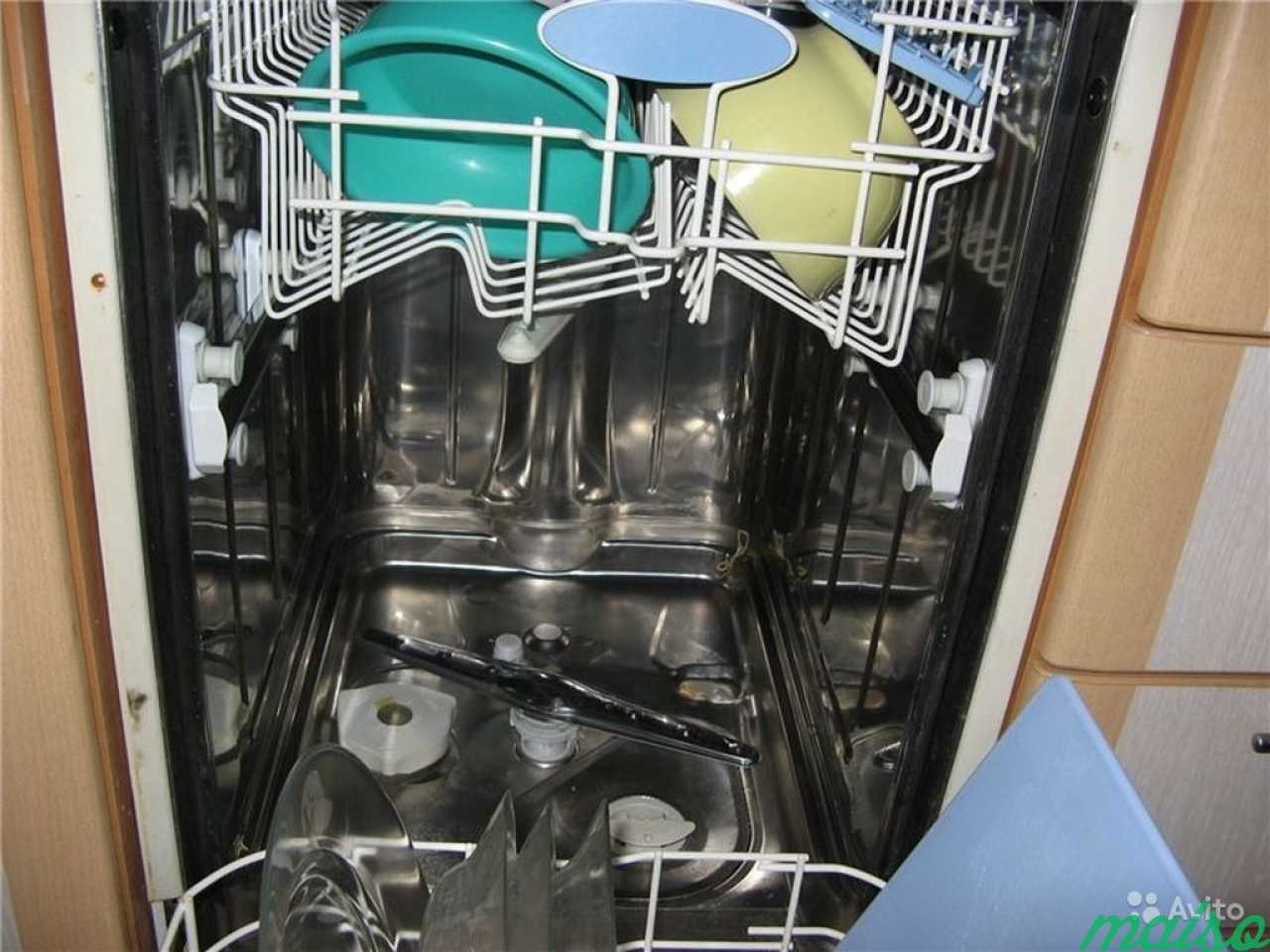 Ремонт посудомоечных машин zanussi. Посудомойка Электролюкс Wash Tech 30. Разобранная посудомоечная машина. Починка посудомоечной машины. Посудомоечная машина в разборе.