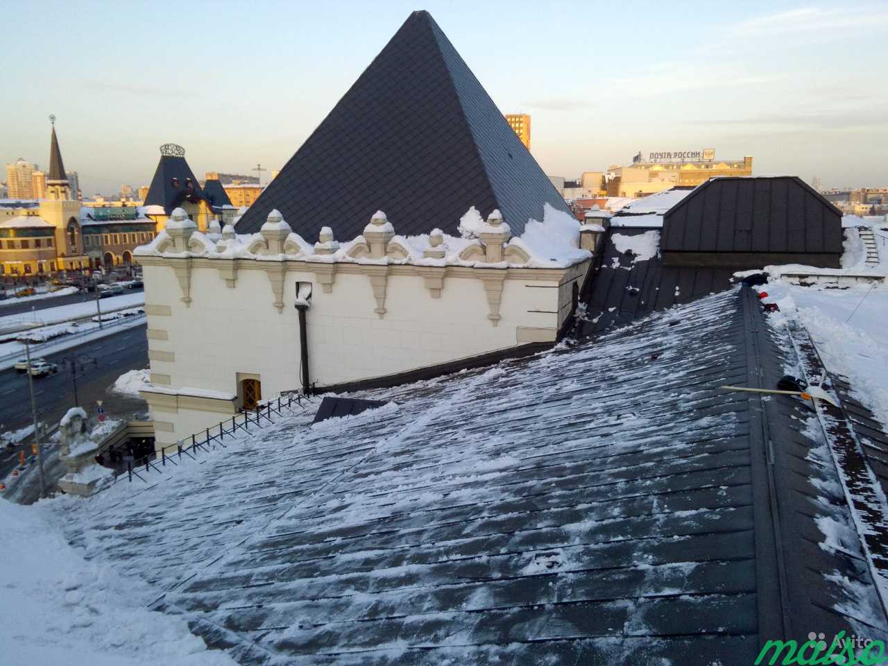 Очистка кровель (крыш) от снега альпинистами в Москве. Фото 2