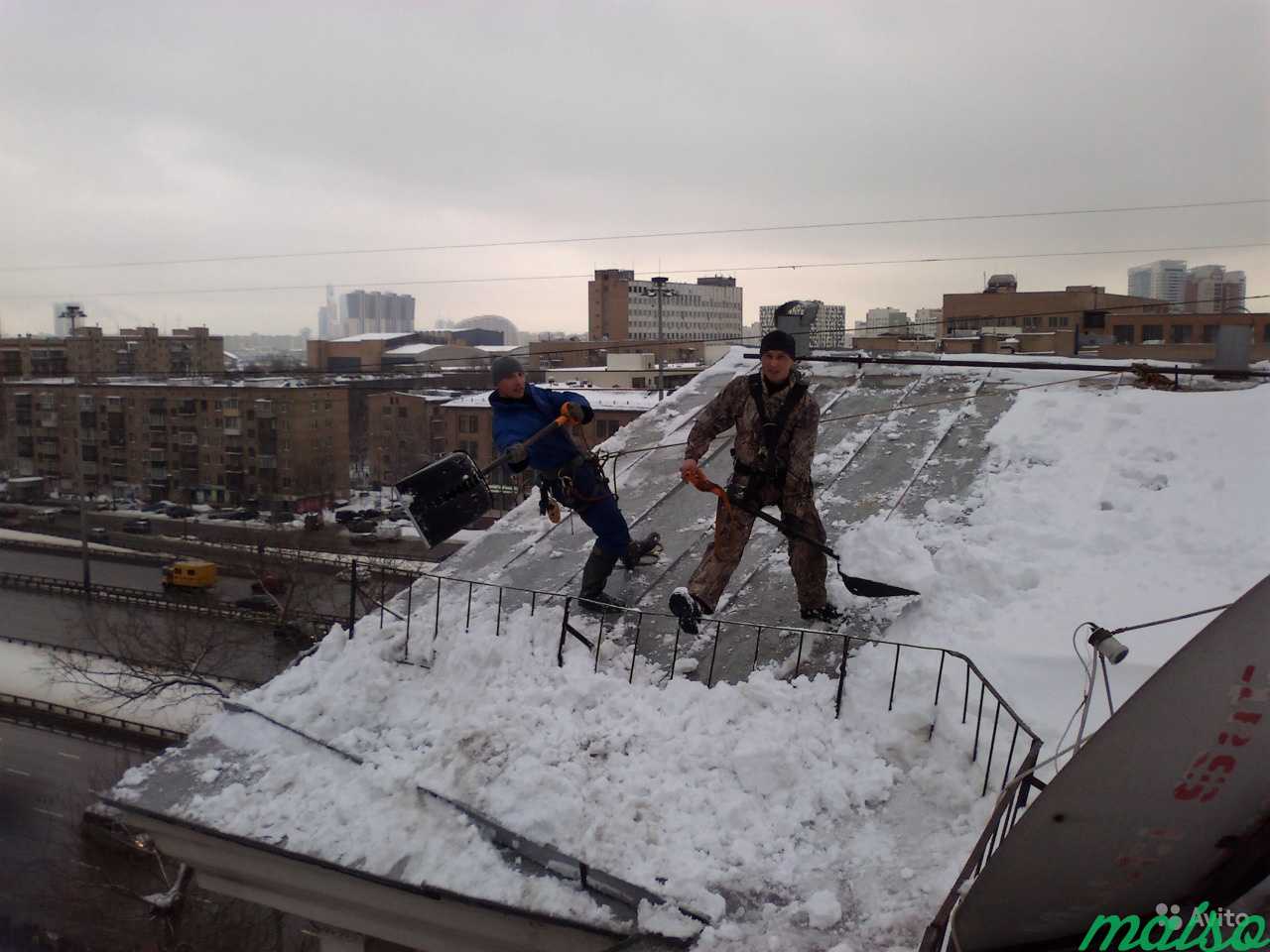 Чистка крыш от снега и наледи в Москве. Фото 1