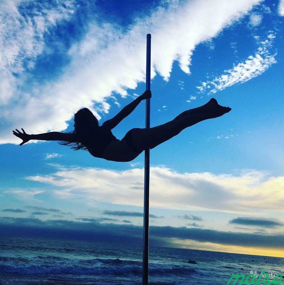 Pole dance. Фотосессия на пилоне на природе. Занятия на пилоне. Пилон на природе. Парус на пилоне.