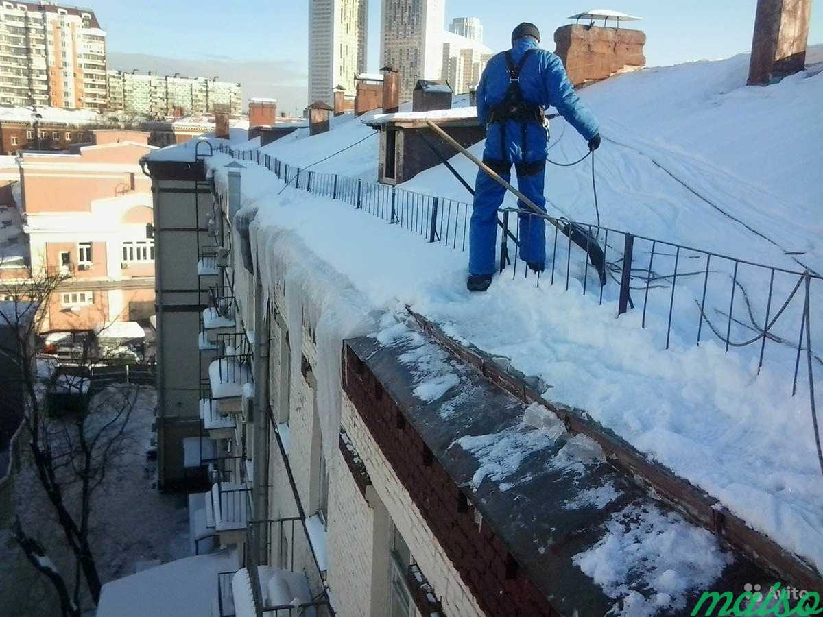 Чистка кровли от снега. Промышленные Альпинисты в Москве. Фото 1
