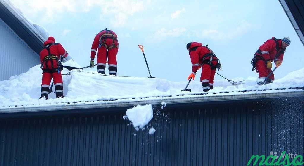 Уборка снега с крыш в Москве. Фото 1