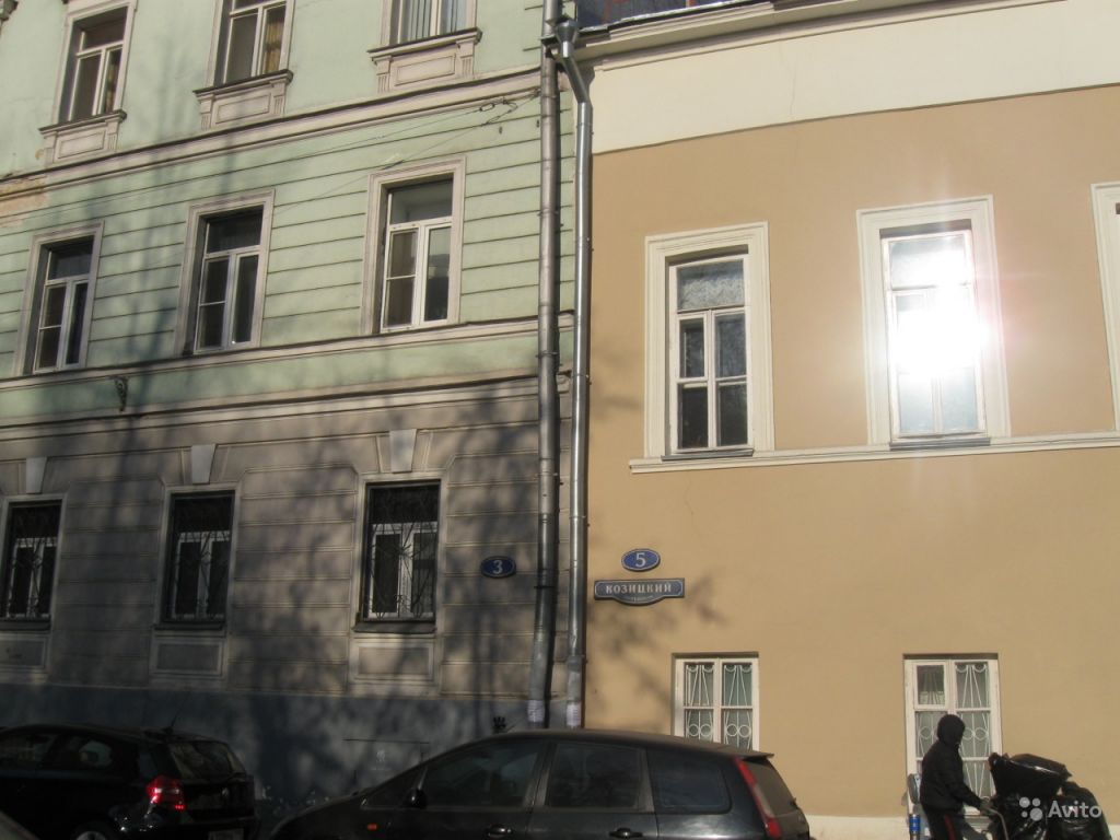 Продам комнату Комната 18.1 м² в 7-к квартире на 5 этаже 5-этажного кирпичного дома в Москве. Фото 1