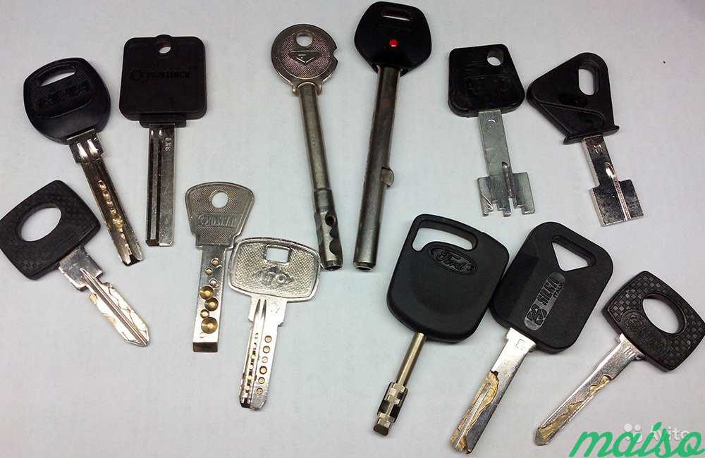 Где можно ключ сделать машины. Болванки для ключей. Дубликат ключа для автомобиля. Болванка для ключа автомобиля. Заготовки ключей для дверных замков.