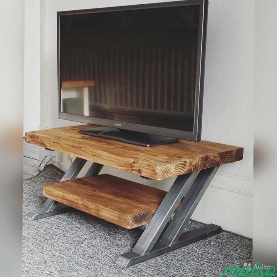 столик под телевизор в стиле лофт