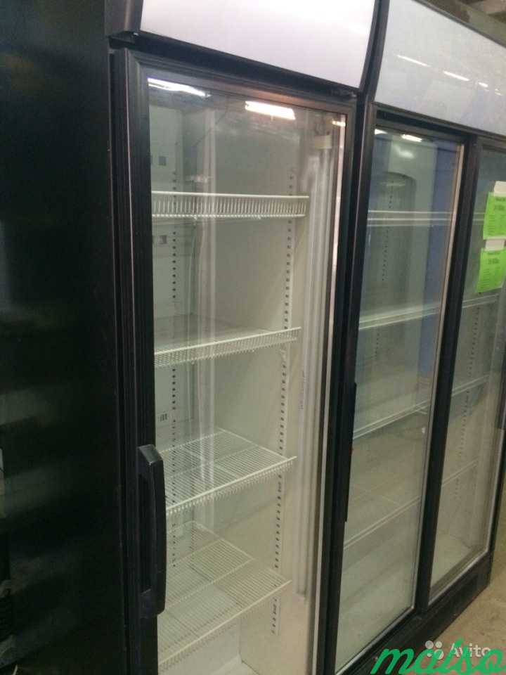 Витринный холодильный шкаф Helkama C5G черн в Москве. Фото 1