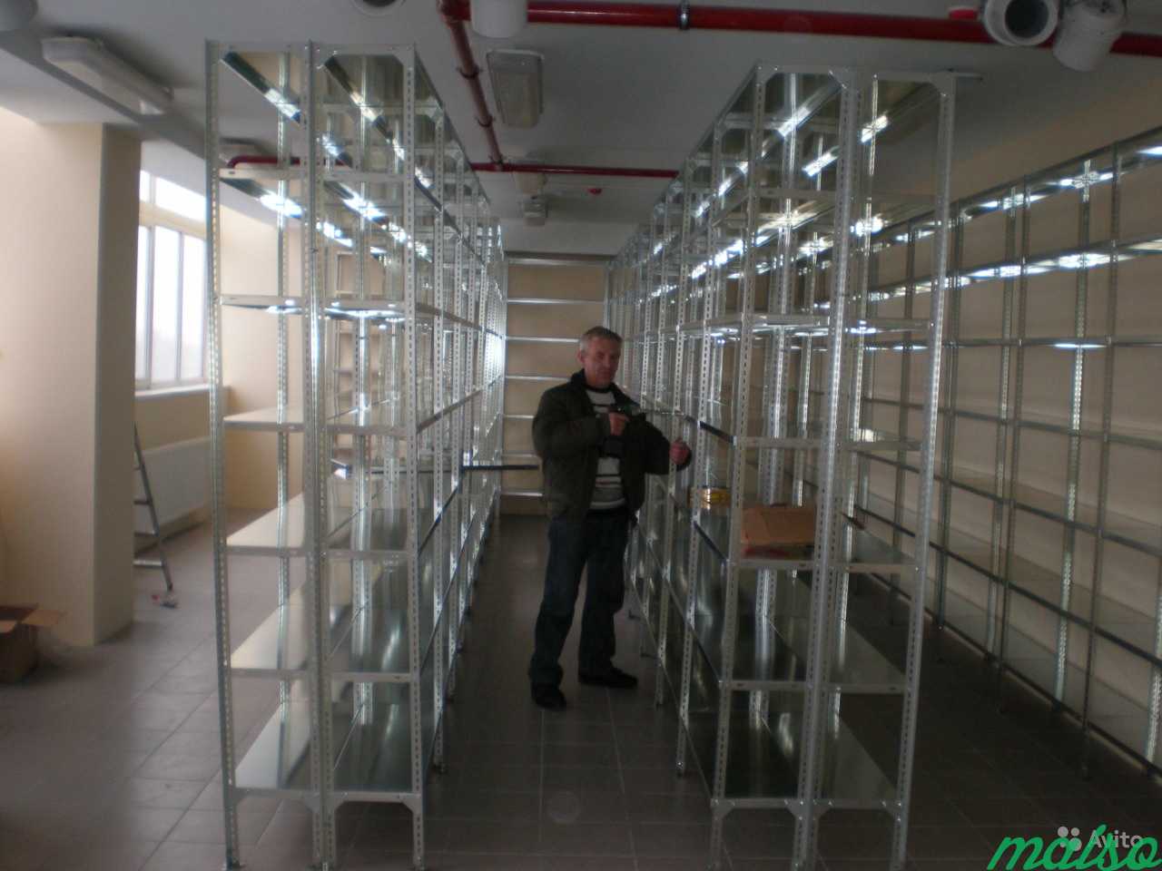 Установка стеллажей в Москве