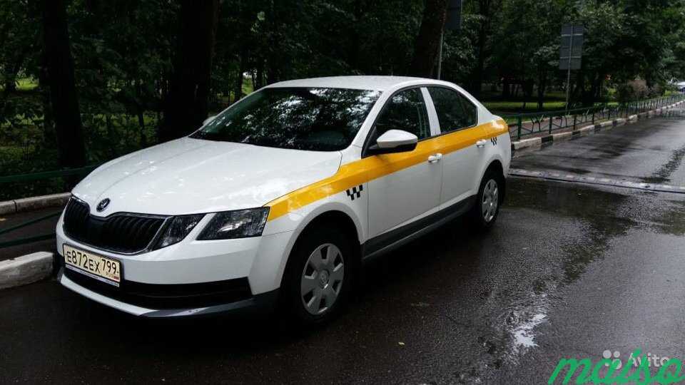 Такси под выкуп от частных. Skoda Rapid Taxi белый. Skoda Octavia Taxi. Машина Шкода Рапид такси белый.