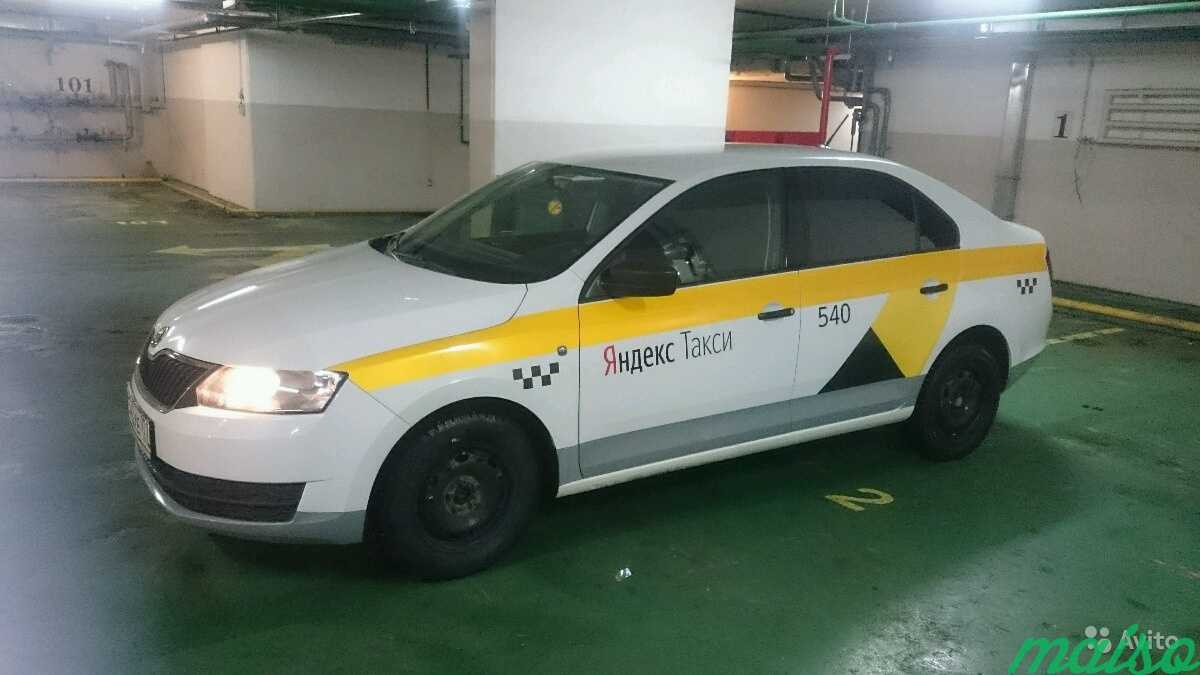 Такси какой цвет должен быть. Оклейка такси. Желтая машина такси. Желтые полосы на белой машине. Оклейка авто под такси по ГОСТУ.