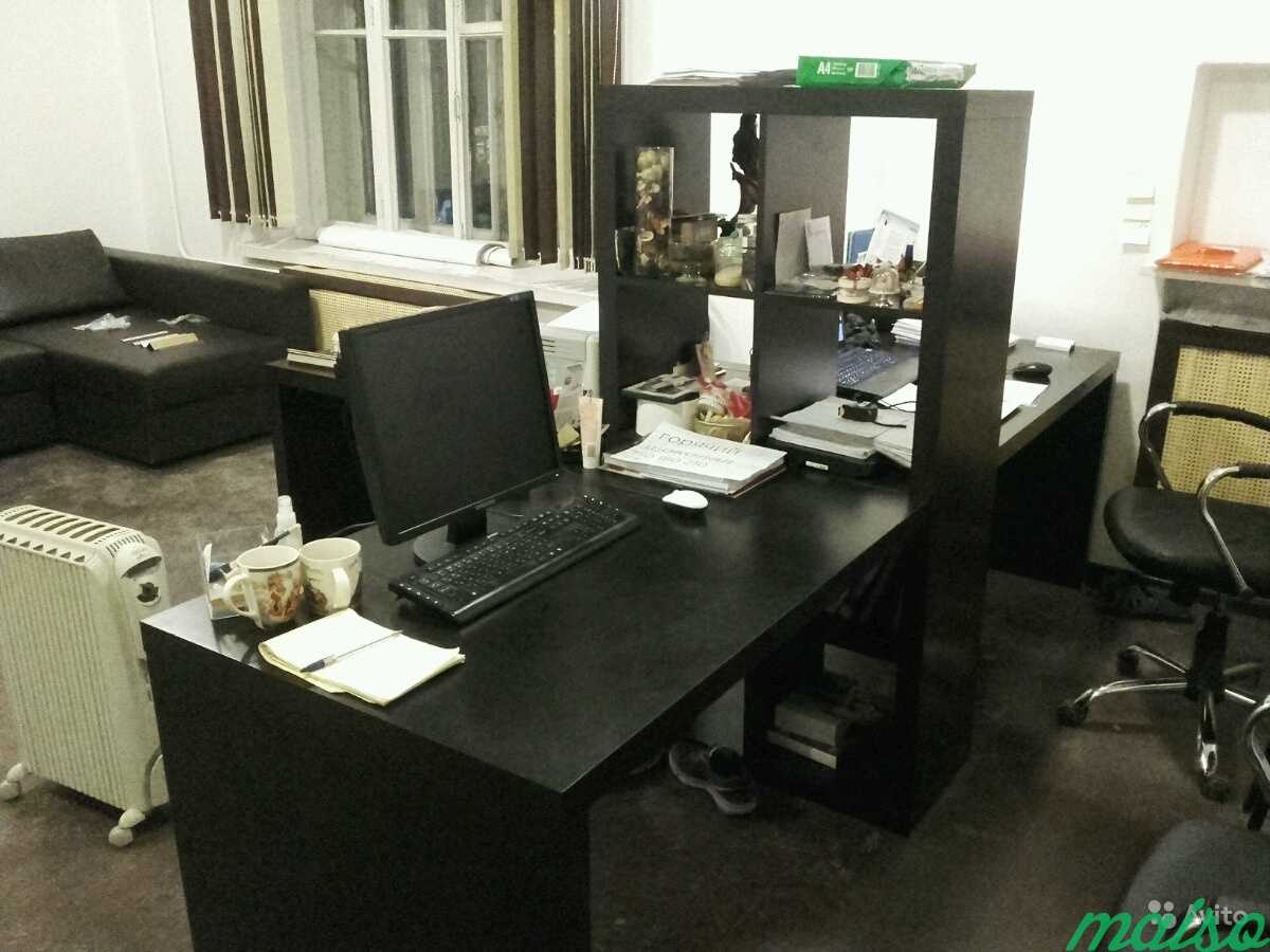 Стол офисный в комплекте (3 стола + стеллаж) в Москве. Фото 2