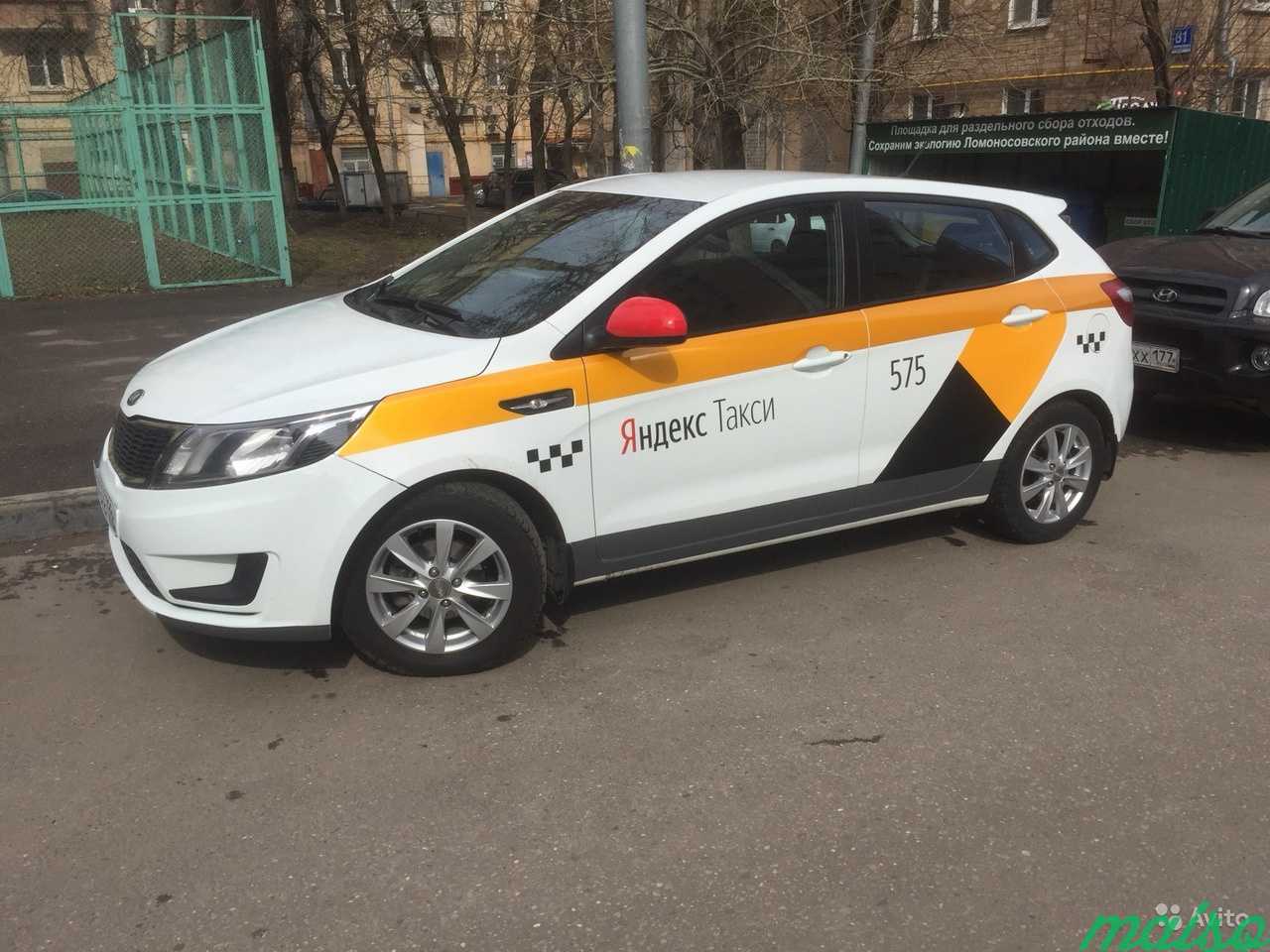 Оклейка авто пленкой лицензия Гост Бренд для такси в Москве. Фото 9