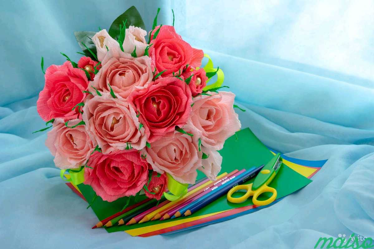 Цветы с конфетами подарок на 8 марта в Москве. Фото 2
