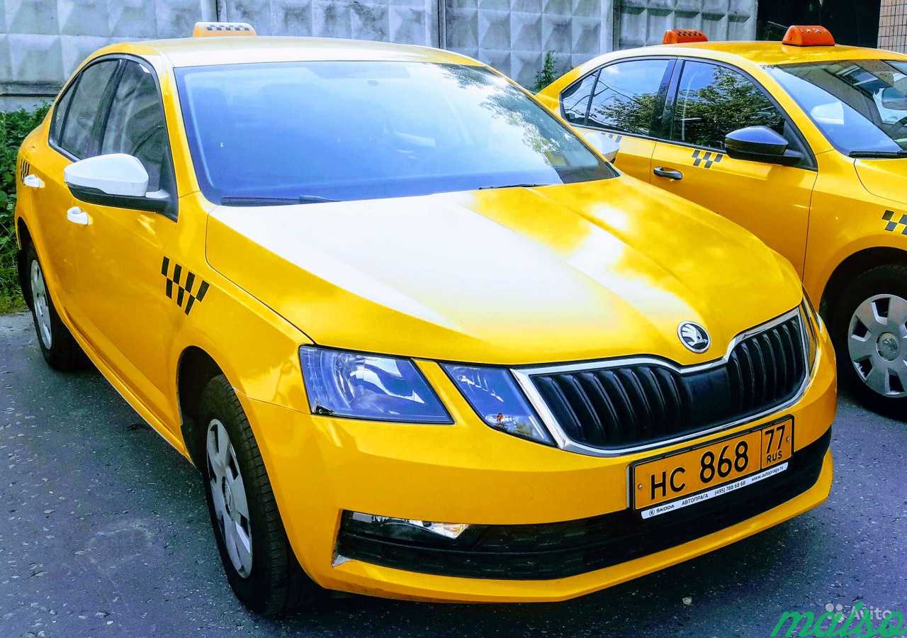Такси в аренду без залога и депозита. Желтый Skoda Rapid Taxi. Шкода Рапид желтая. Шкода Рапид 2021 такси.