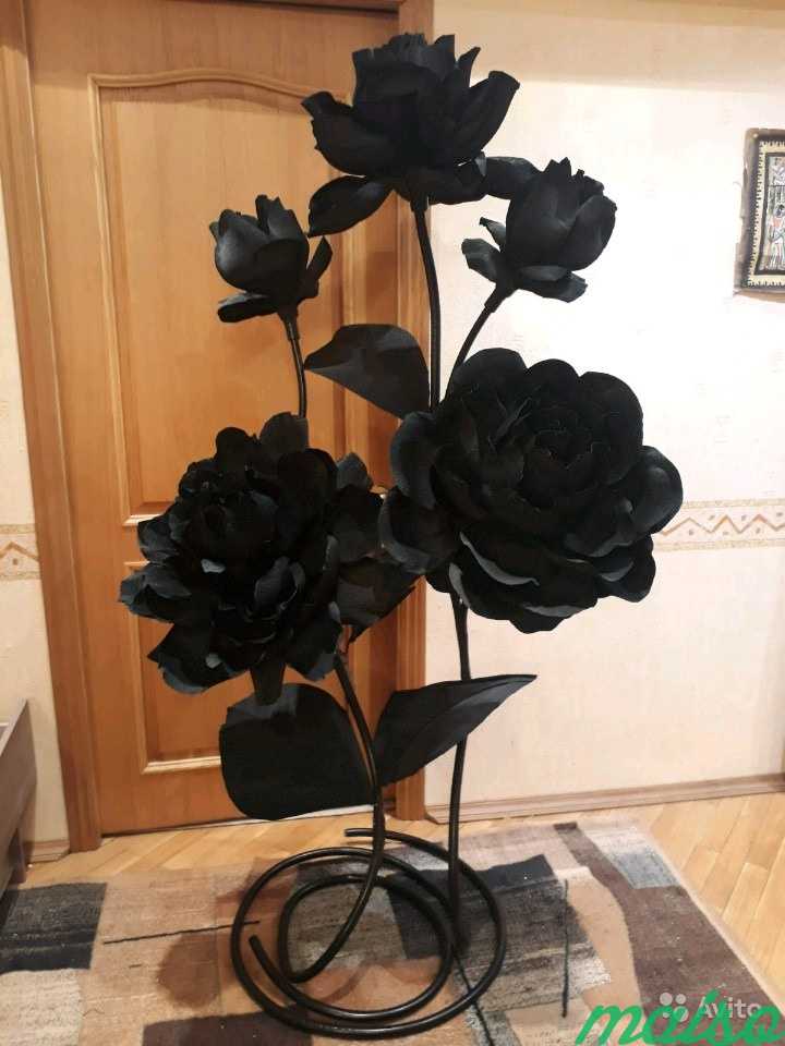 Черные большие цветы из бумаги в аренду. Розы в Москве. Фото 3