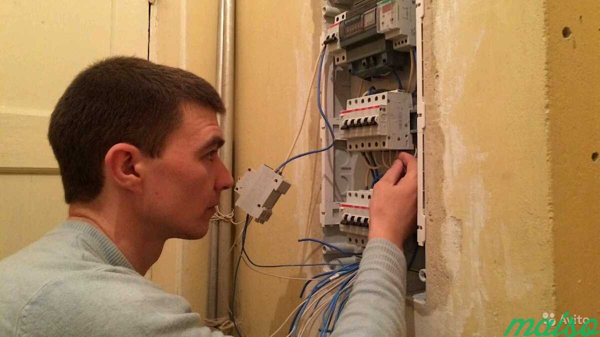 Срочный круглосуточный вызов нa дом Электрика в Москве. Фото 1
