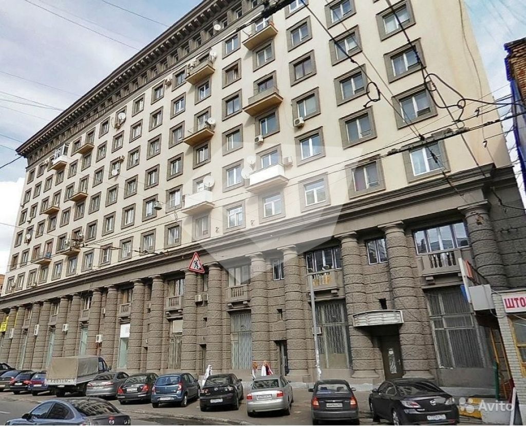 Продам комнату Комната 15 м² в 8-к квартире на 9 этаже 9-этажного кирпичного дома в Москве. Фото 1